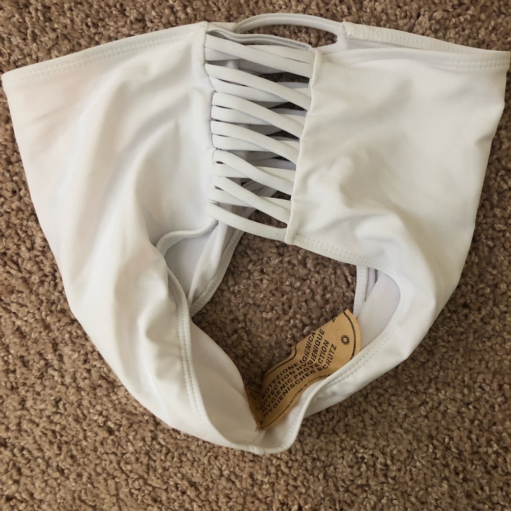 White Bikini - Picture 4 of 8
